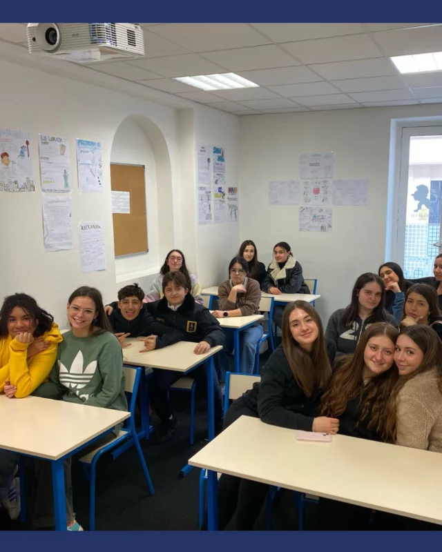 🇮🇹 Le lycée Blaise Pascal de Giaveno @official.bpascal  en immersion à Lyon ! 🇫🇷🔍

Nos amis italiens ont exploré Lyon sous toutes ses facettes : chasse au trésor en centre-ville, découverte du musée des Canuts, visite de l’Institut Lumière et balade au parc de la Tête d’Or. 🌿🎥🎨

Une semaine riche en découvertes, en échanges… et en bons souvenirs ! Merci à eux pour leur enthousiasme ! 💬📸

#learnfrench #speakfrench #frenchlessons #lyon #fle